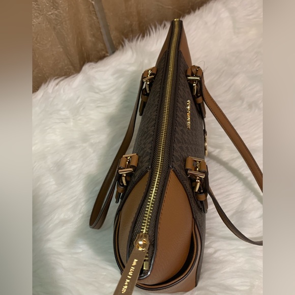 Michael Kors Charlotte with wallet set - Picture 5 of 8